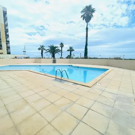 Superbe Avec Piscine Et Parking Securise - Fr-1-748-33 *